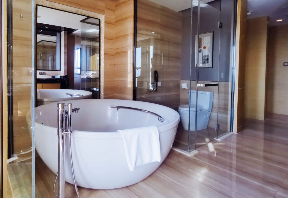 Crowne Plaza Tianjin MeijiangnanEmbassy Suite