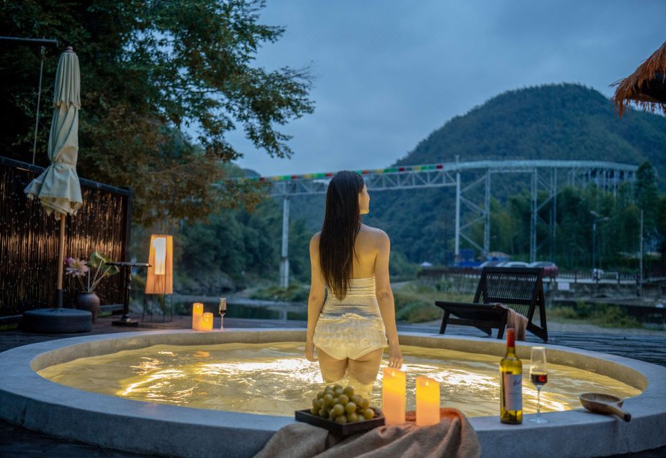 清泉·溪景私汤大床房（山景+投影+私汤）