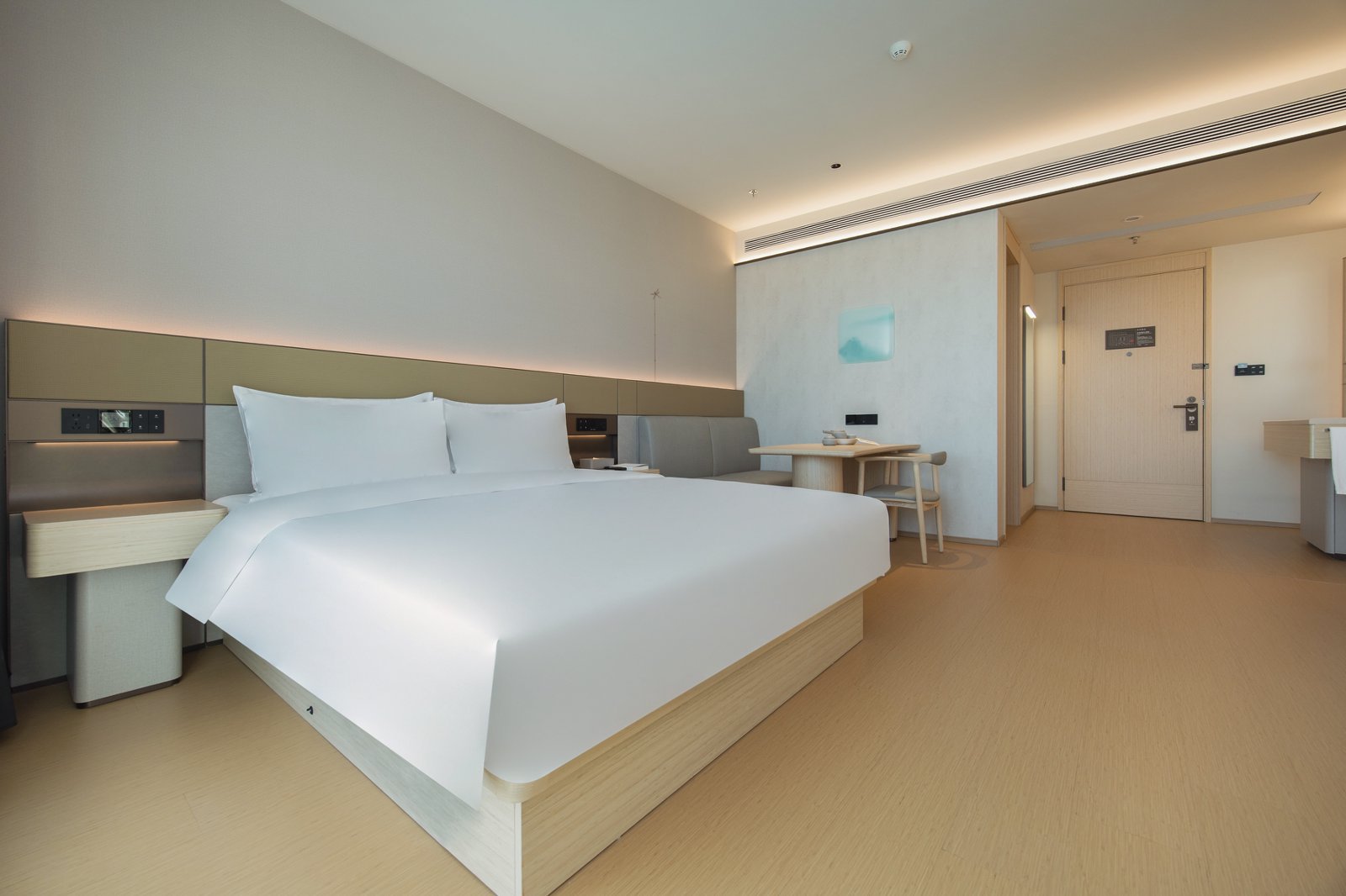 高级大床房【全景落地窗∣小冰箱∣65寸投屏电视】