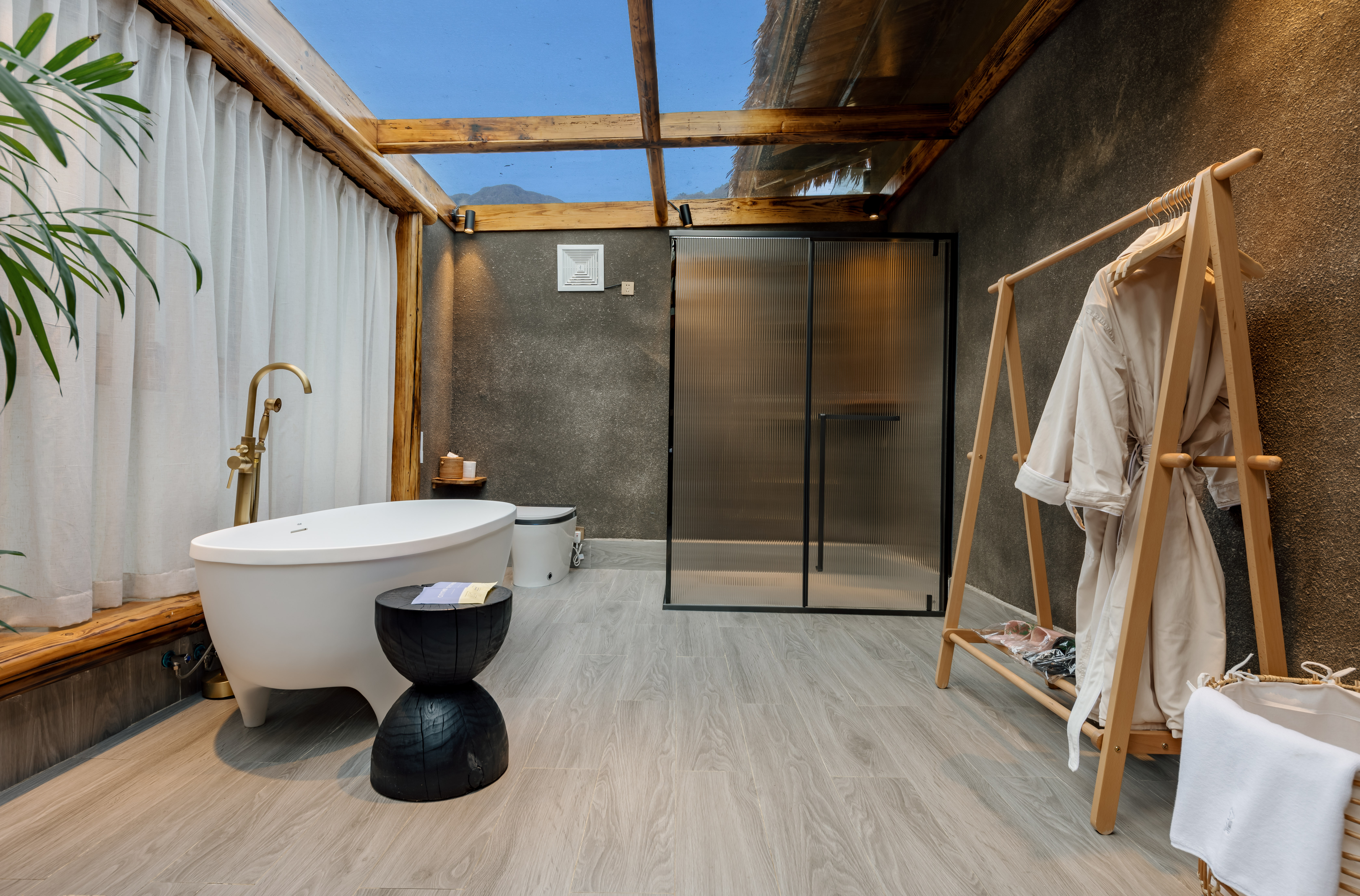 轻奢阳光壁炉大床房