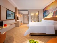 Vienna Hotel (Jiujiang De'an High-speed Railway Station Chaoyang Road Pedestrian Street)