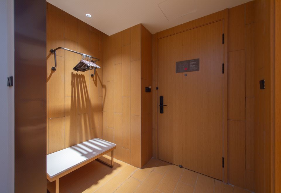 普通套房（小冰箱+65寸投屏電視）