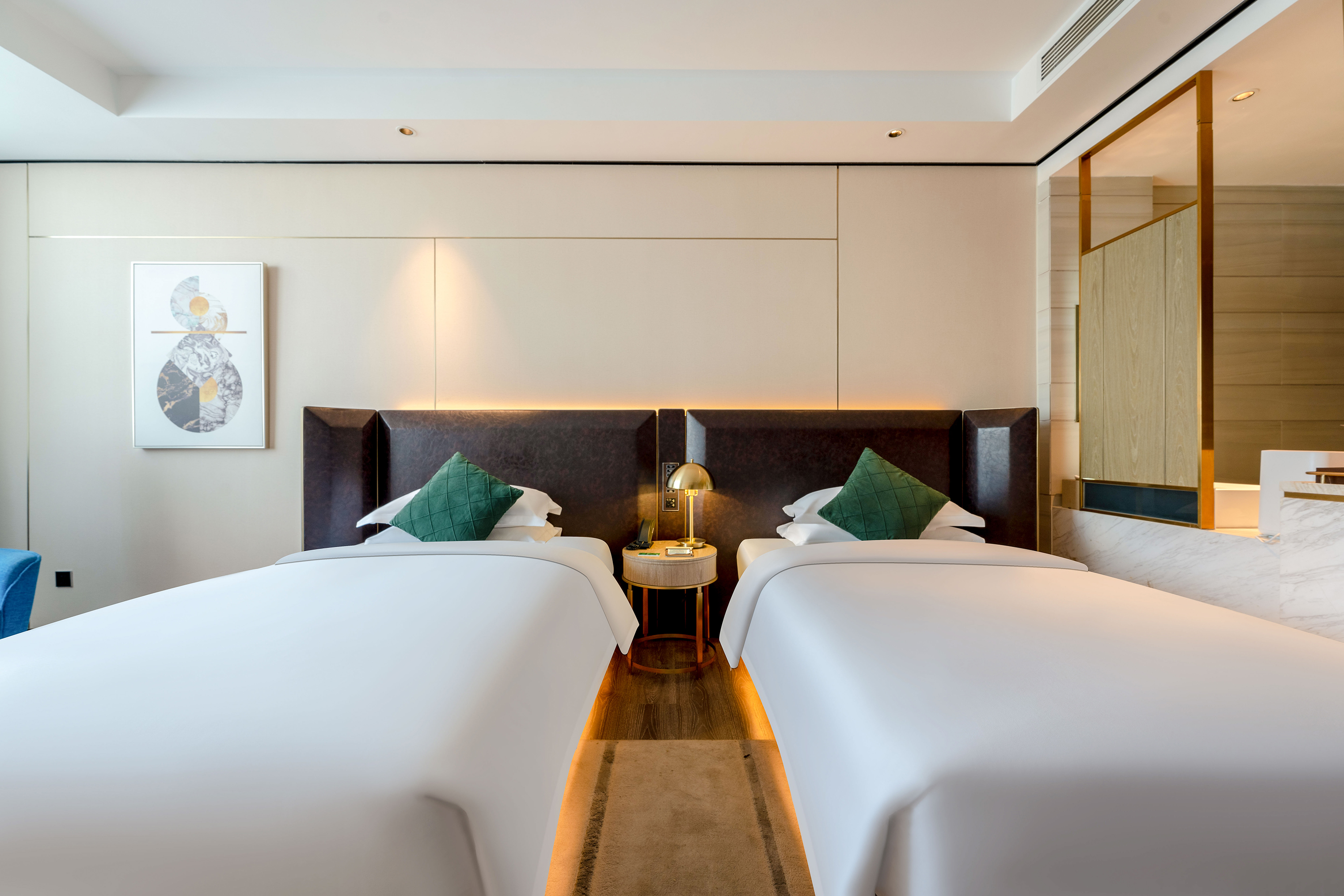 Yi Shi Twin Room (Humidifier + Smart Guest Control + Sky City-View)