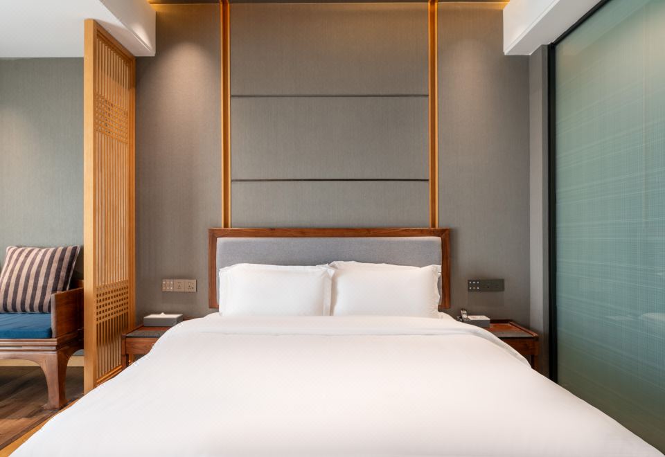 Tea Fragrance Elegant Residence Double Bed Room (Smart Voice Control + Fridge + High-Definition Mobile Screen Casting)