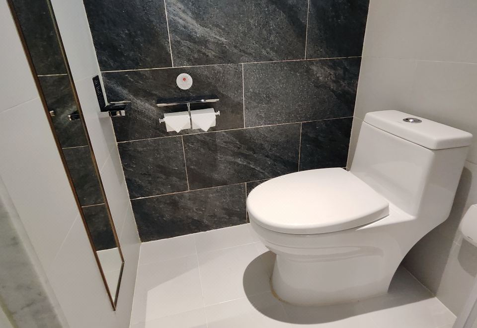 影音大床房（加熱毛巾桿+小冰箱+智能鏡）