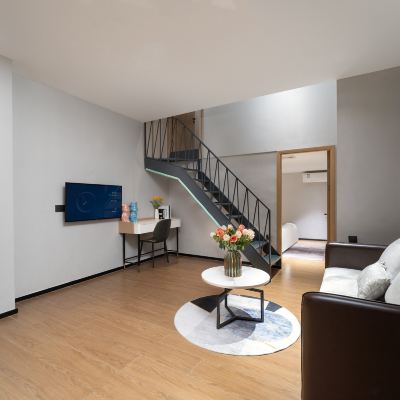 商務複式兩房一廳（冰箱+洗衣機） 夢公園飯店（南山科技園南頭古城地鐵站店）優惠