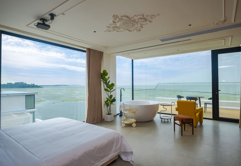 270°湖景大床房·CLUB401【赏湖浴缸·全屋智能·超大露台·一室一厅】