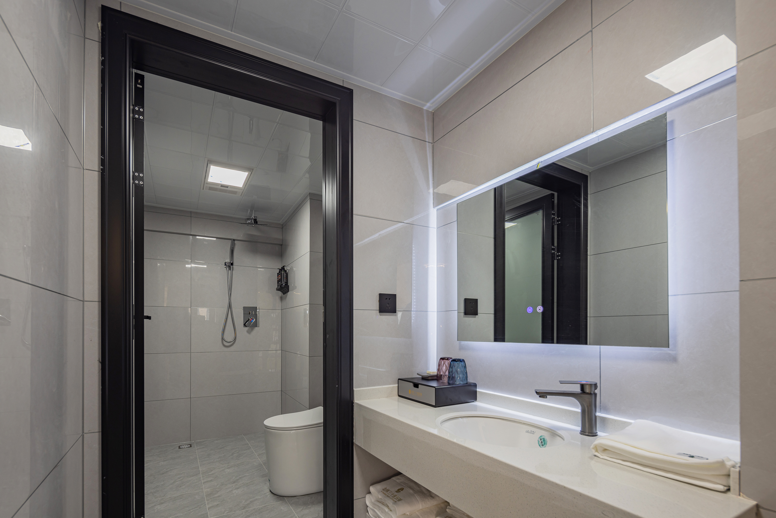 LOFT三室套房∣麻将∣投影∣两衞∣客厅∣非遗表演观景房