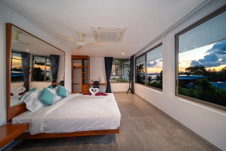 Maikhao Beach｜Luxury Modern 7 Bedrooms｜Private Pier｜Double Infinity Pool｜Daily Cleaning｜Maid And Chef｜0 Meters From The Beach｜Beautiful Sunset