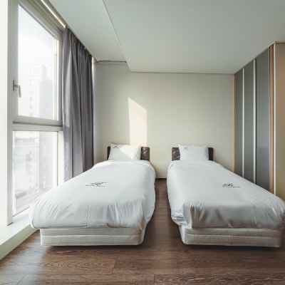豪華雙床間 Brown Suites Hotel sinchon central優惠