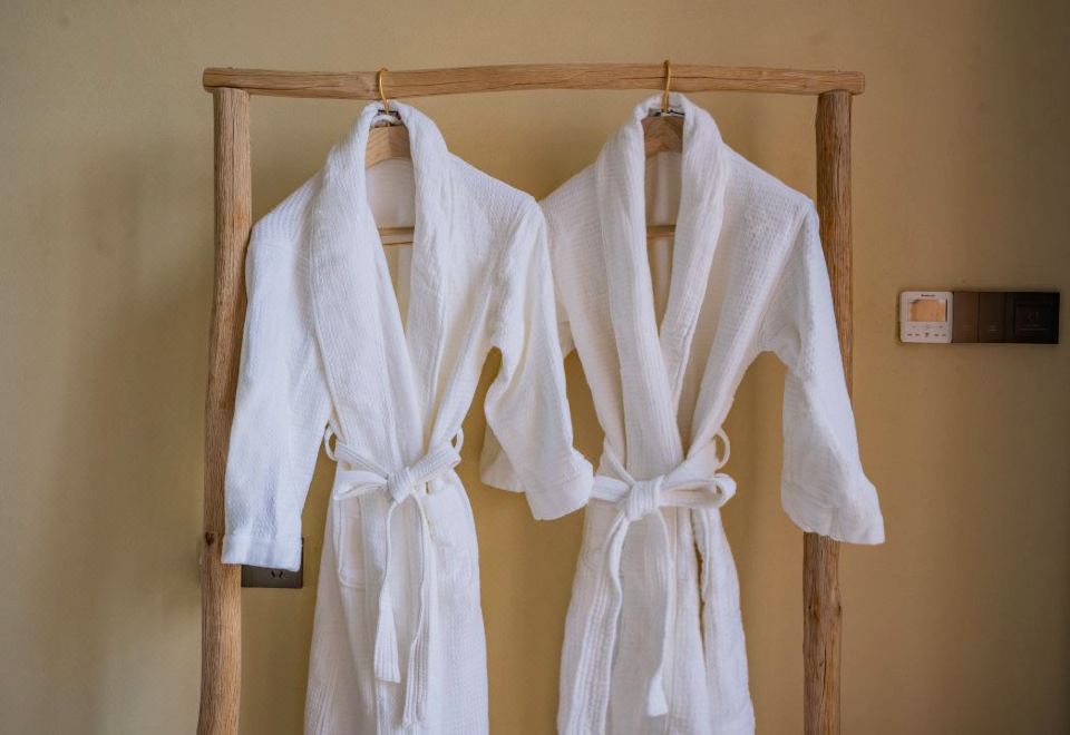 景觀浴池套房『幽玄』｜室內溫泉.落地窗茶臺