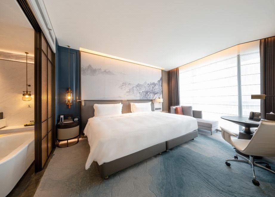 Qingdao Haitian HotelGuestroom - Partial Sea-View (King Bed)