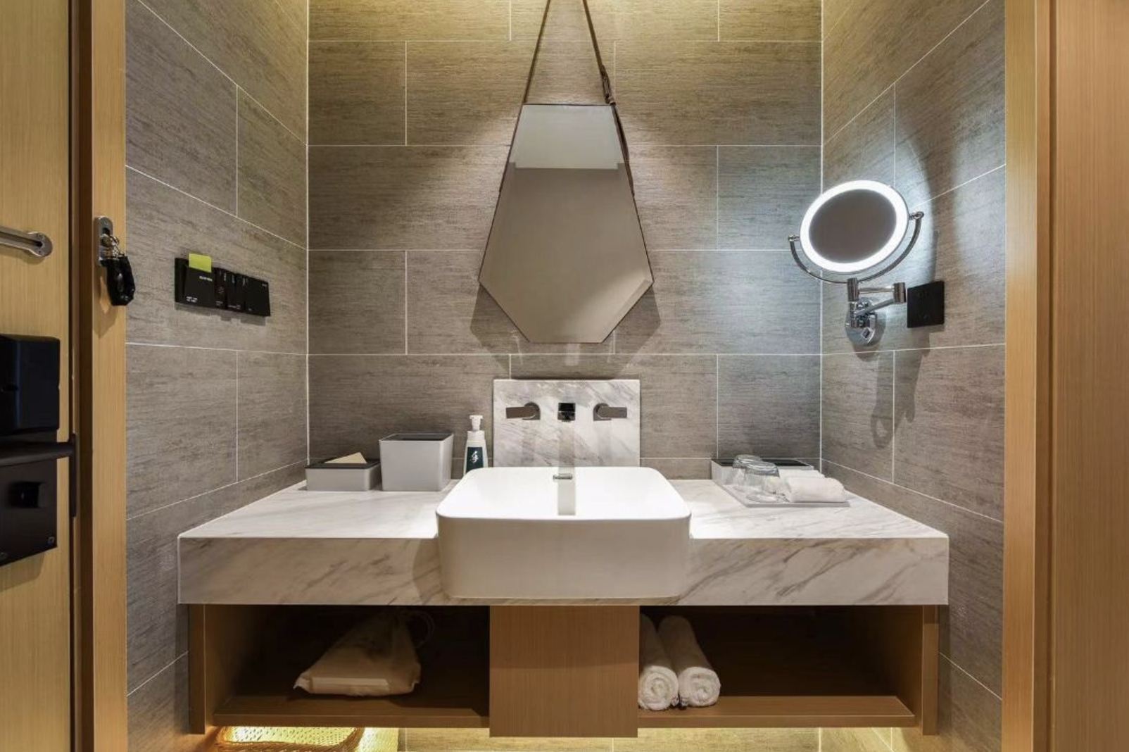 Atour Hotel行政大床房-浴袍+加湿器+手机投屏+高速吹风机+Minibar