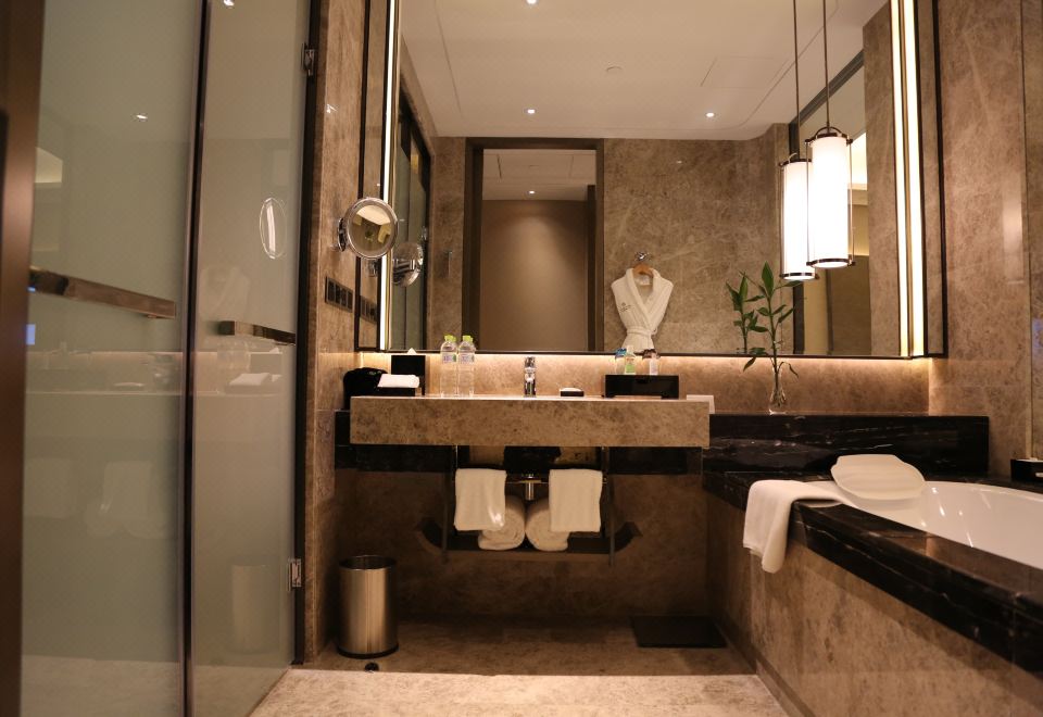 Wanda Realm Tai'anDeluxe Executive Double Bed Room (Joyful Time + City View + Private Bathtub)