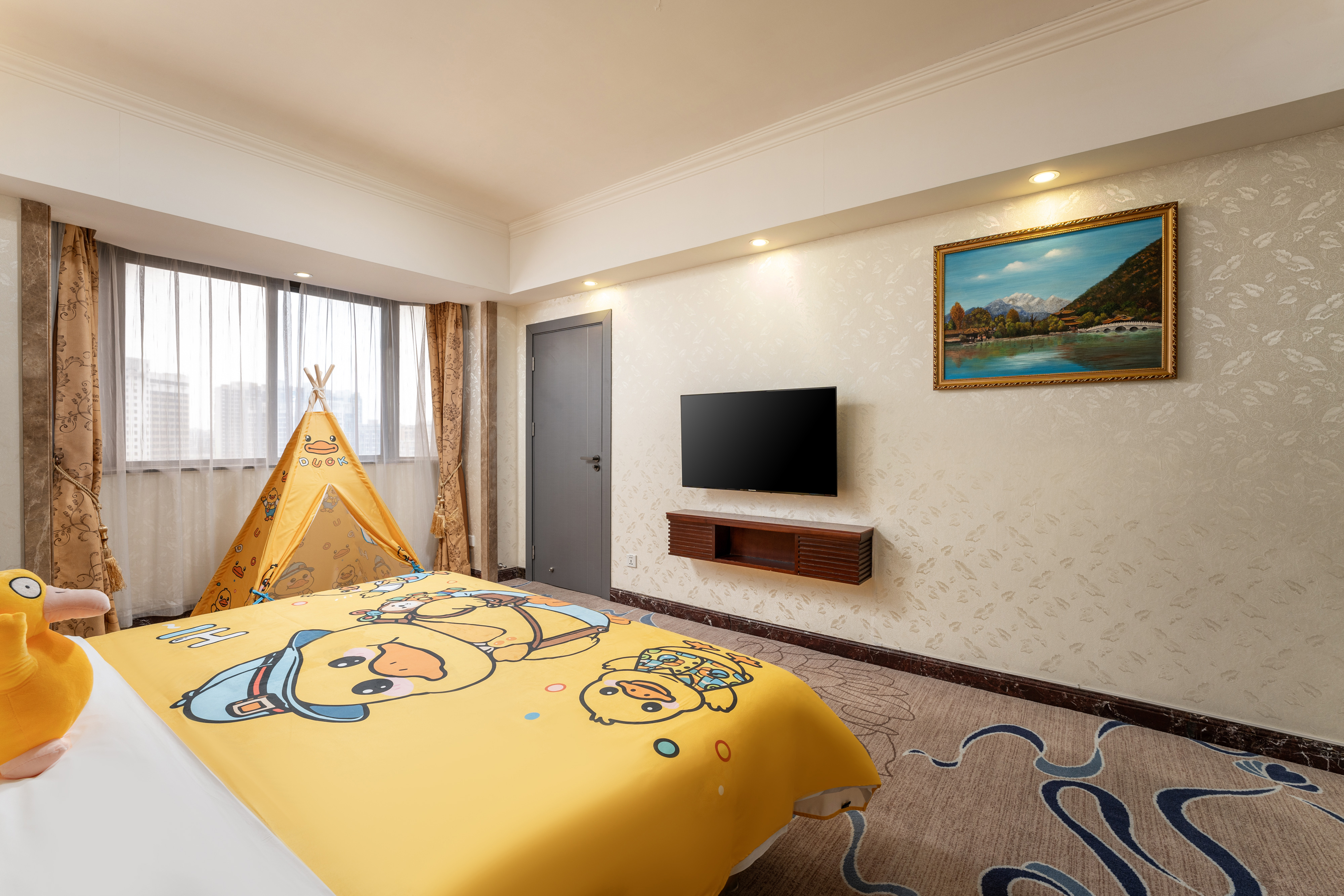 Huahai Hotel (Guangzhou Jiangnanxi changgang Metro Station)亲子套房【一室一厅|超大床+小童小床+小童用品】