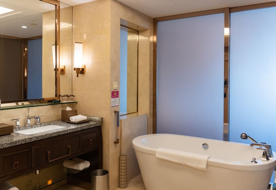 家庭聯通房（1間大床+1間雙床）