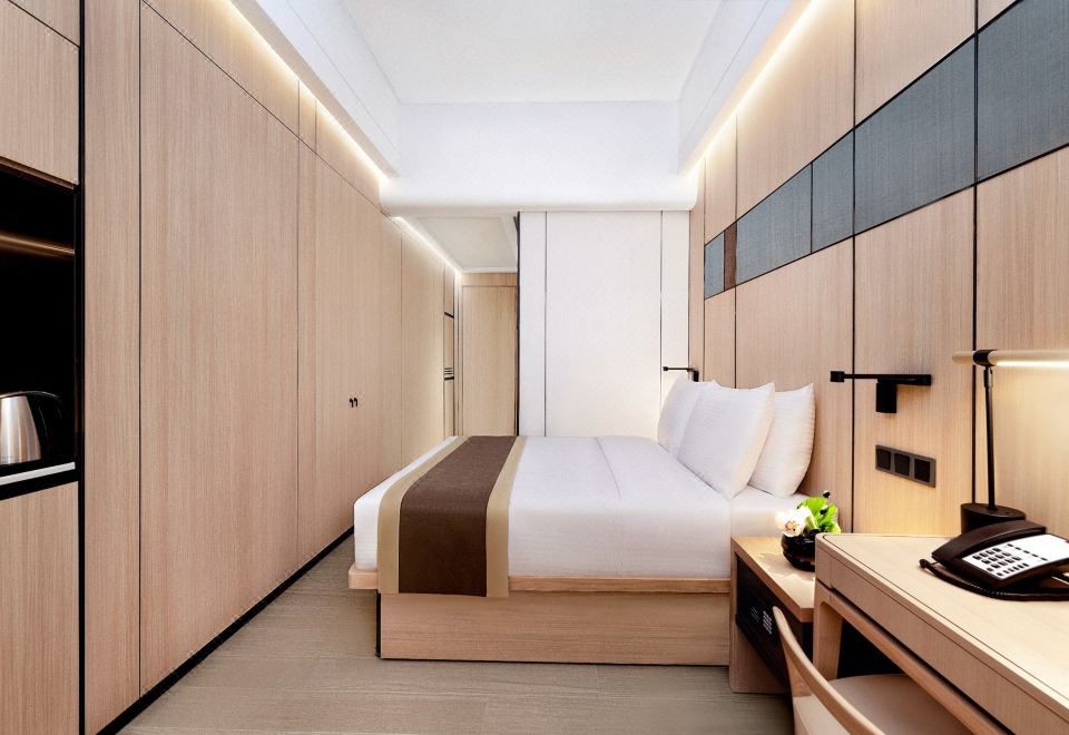 Harbour Plaza Metropolitan ShanghaiEnjoy The MiniBar Deluxe King Room