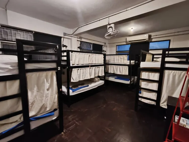 Bed In 10 People For Man (Male Only)