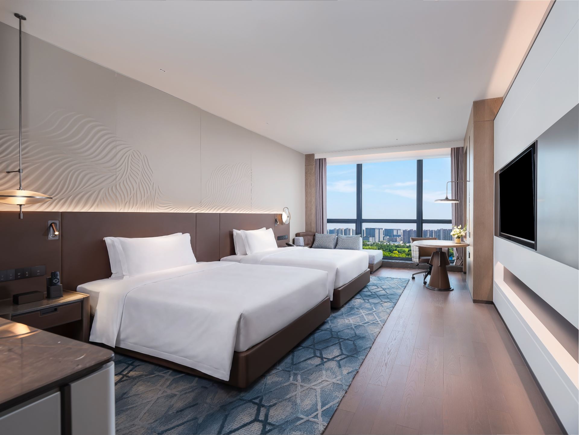 Deluxe 2-Bed Room