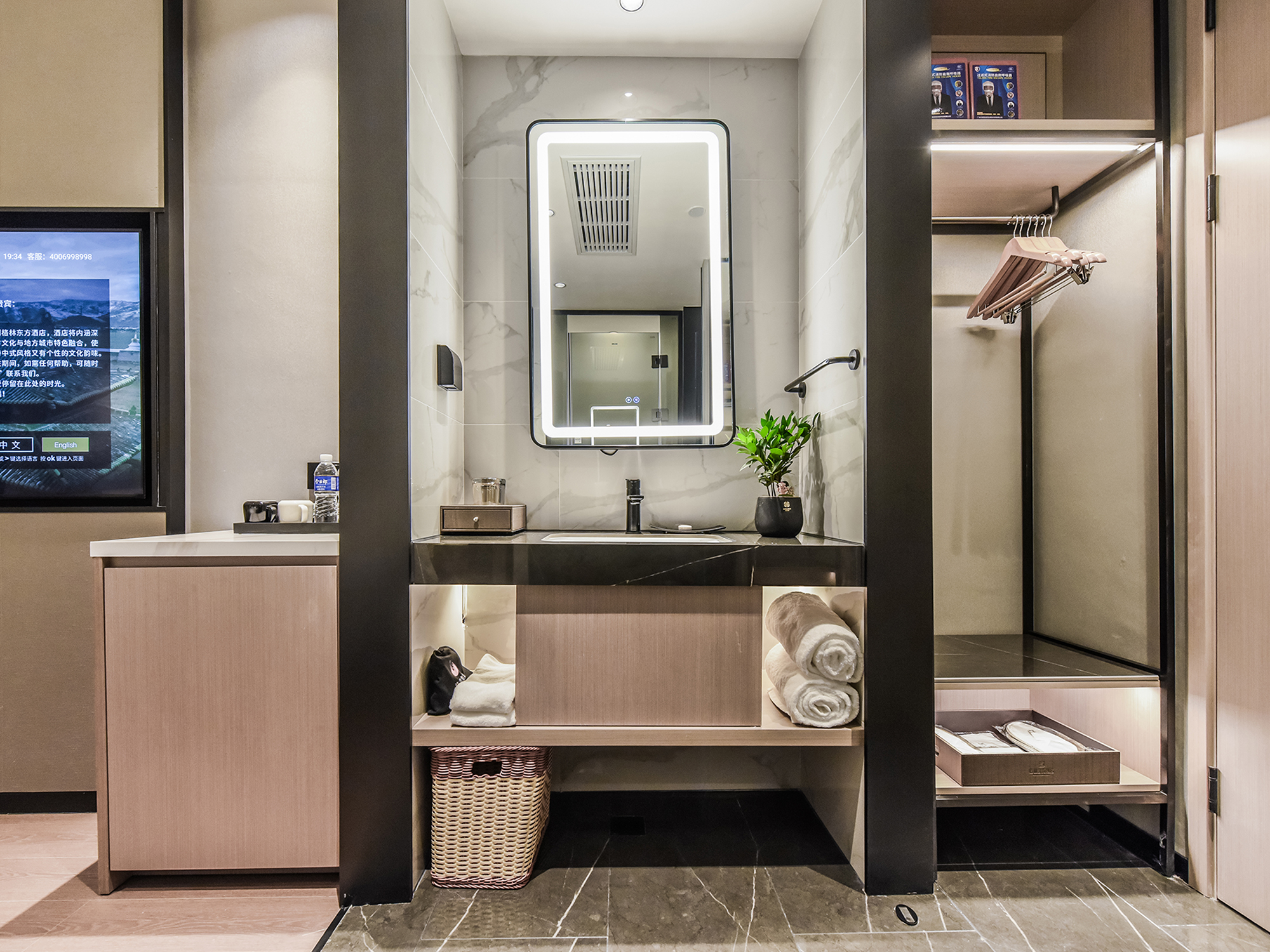 豪华三床房（落地窗+休闲时光）