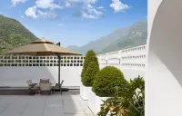 JANE Hot Spring Hotel (Anji Yunshang Grassland Panda Tribe Adventure Park Branch) Отели в г. 