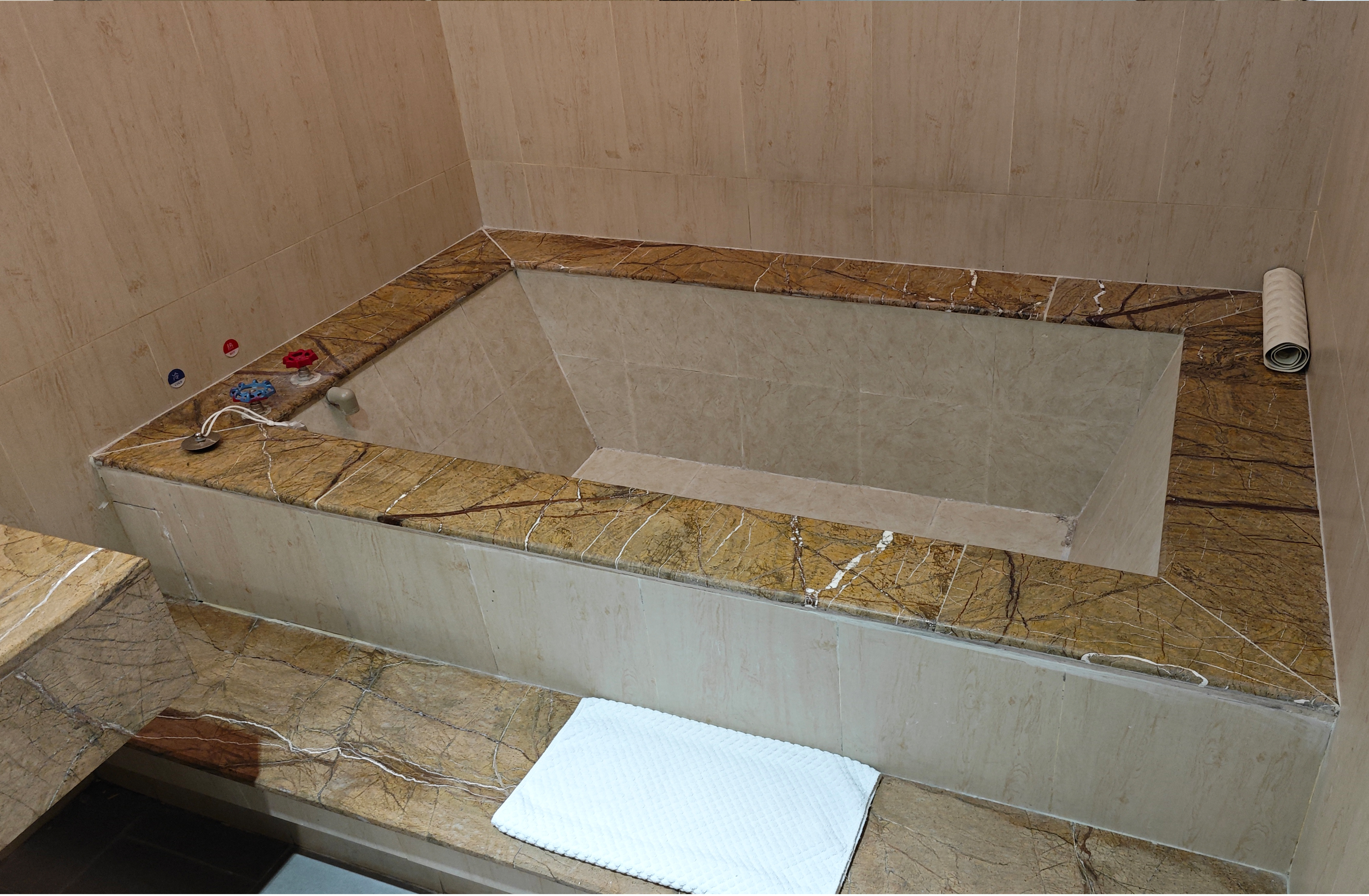 家庭亲子房|独立温泉池