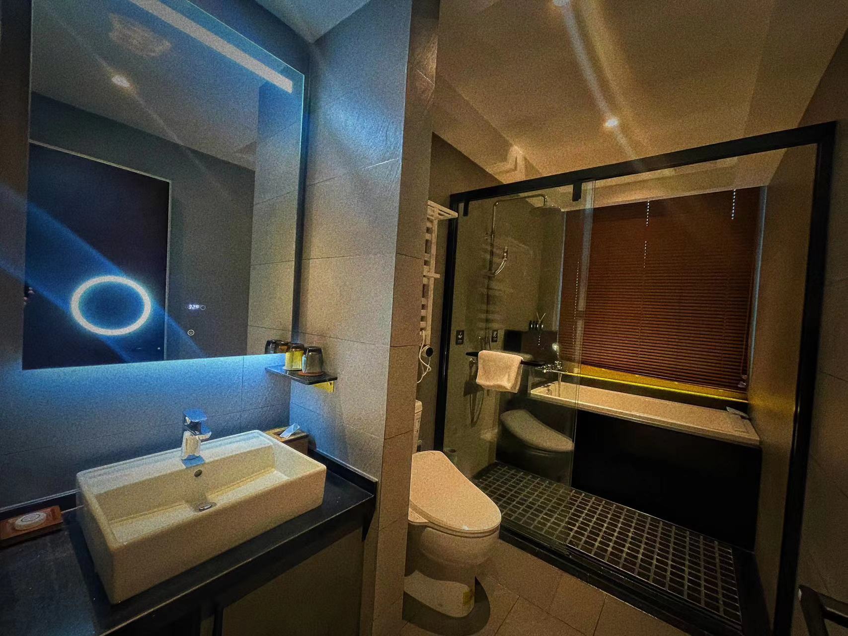 莲霞·临湖品茗露台房