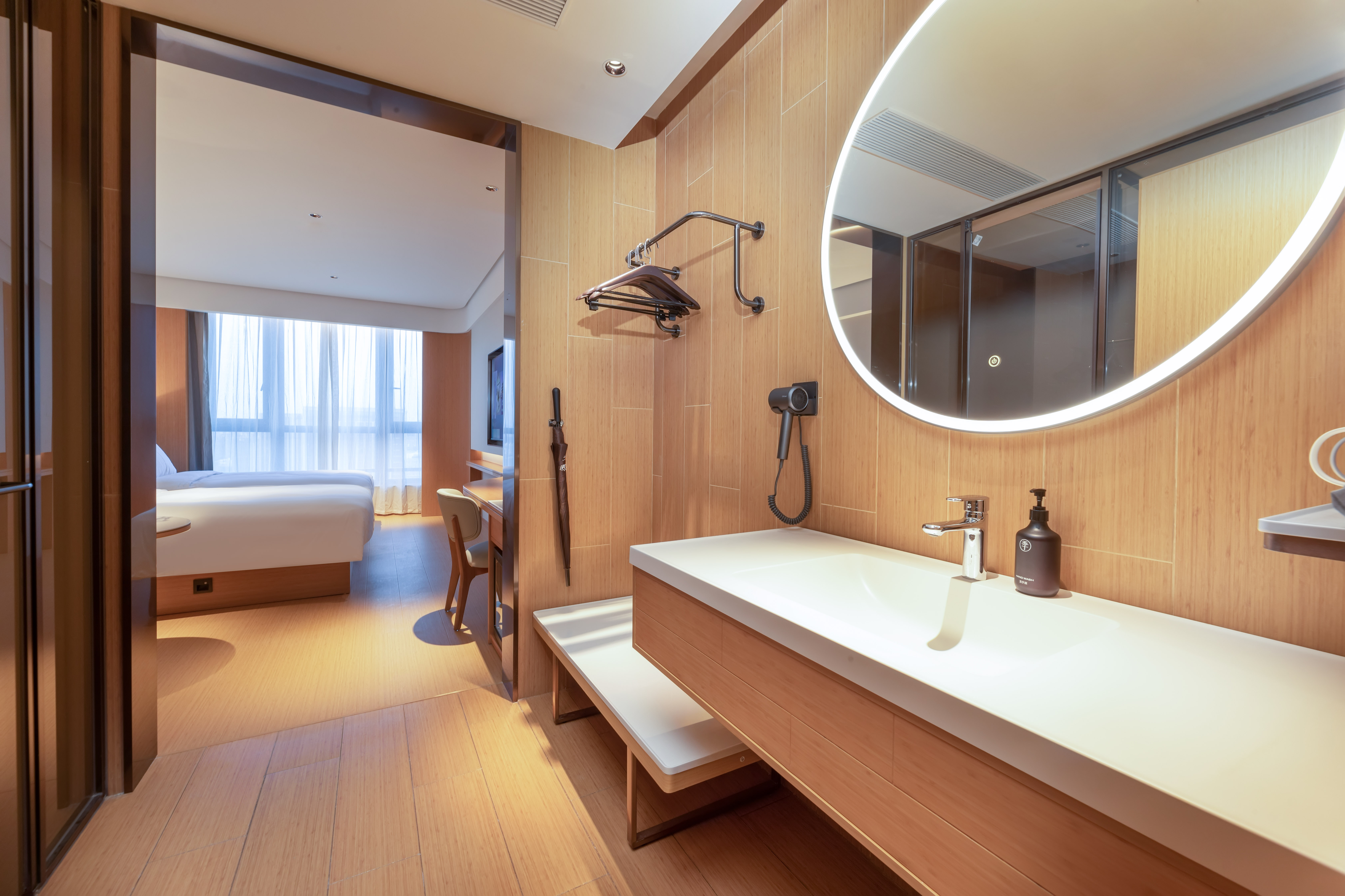 高级双床房（投屏65寸电视+小爱客控+智能马桶+小冰箱）