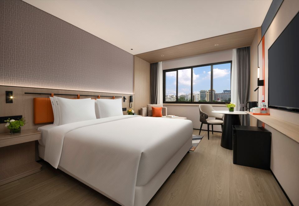 高级房大床带小冰箱