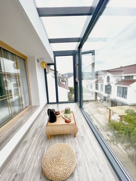 观星-阳台榻榻米大床房