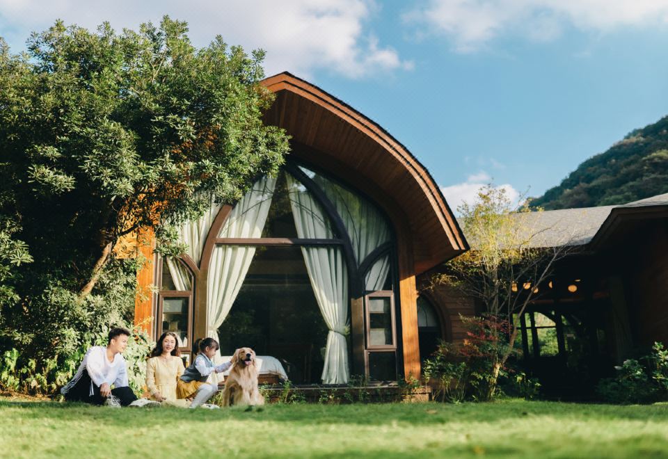 Hangzhou SENBO Nature Park and ResortRomantic Manor Four-Bedroom Villa