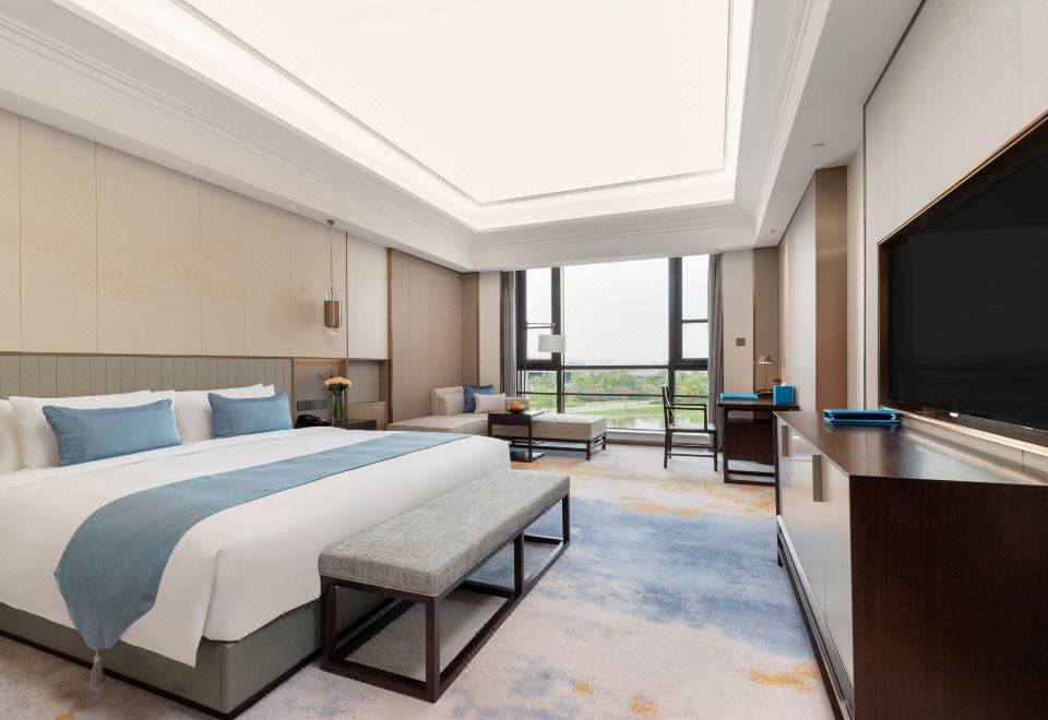 玉蘭苑豪華湖景大床房