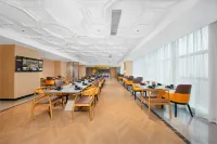 Vienna International Hotel (Luxian High Speed Railway Station Government Affairs Center)