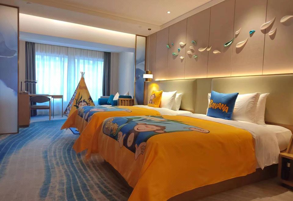 Royce Hotel ShenzhenFamily Twin Room (Banana Monkey Themed)