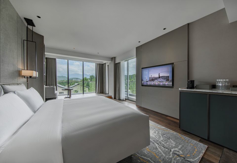 Big Bed Room With Sunset View