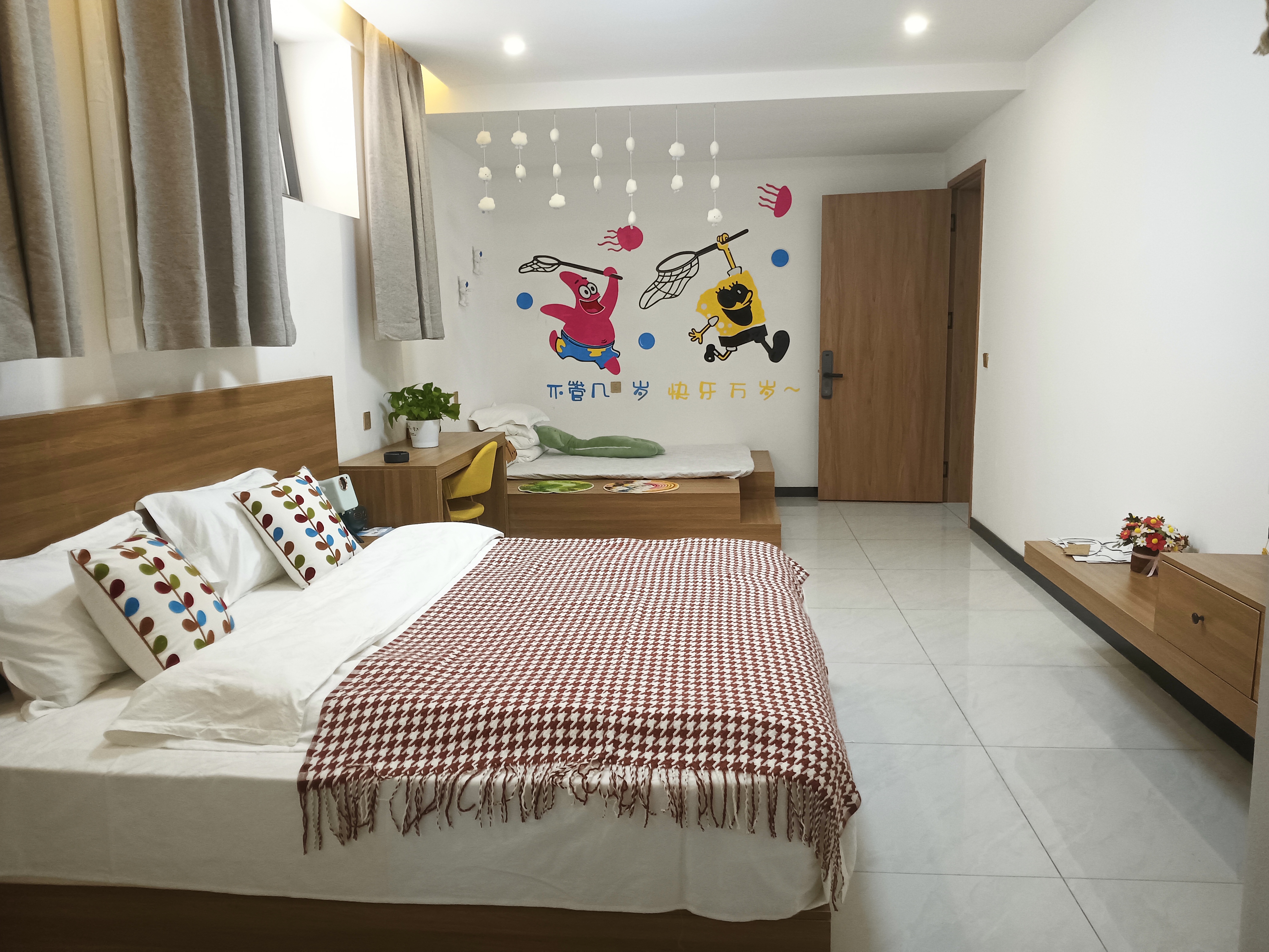 温馨家庭房（独立空调）