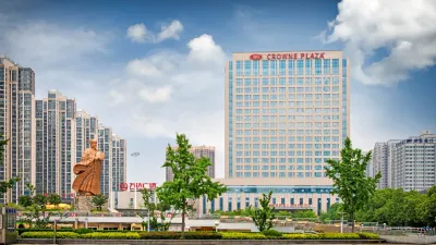 Crowne Plaza XIANGYANG by IHG Hotel a 
