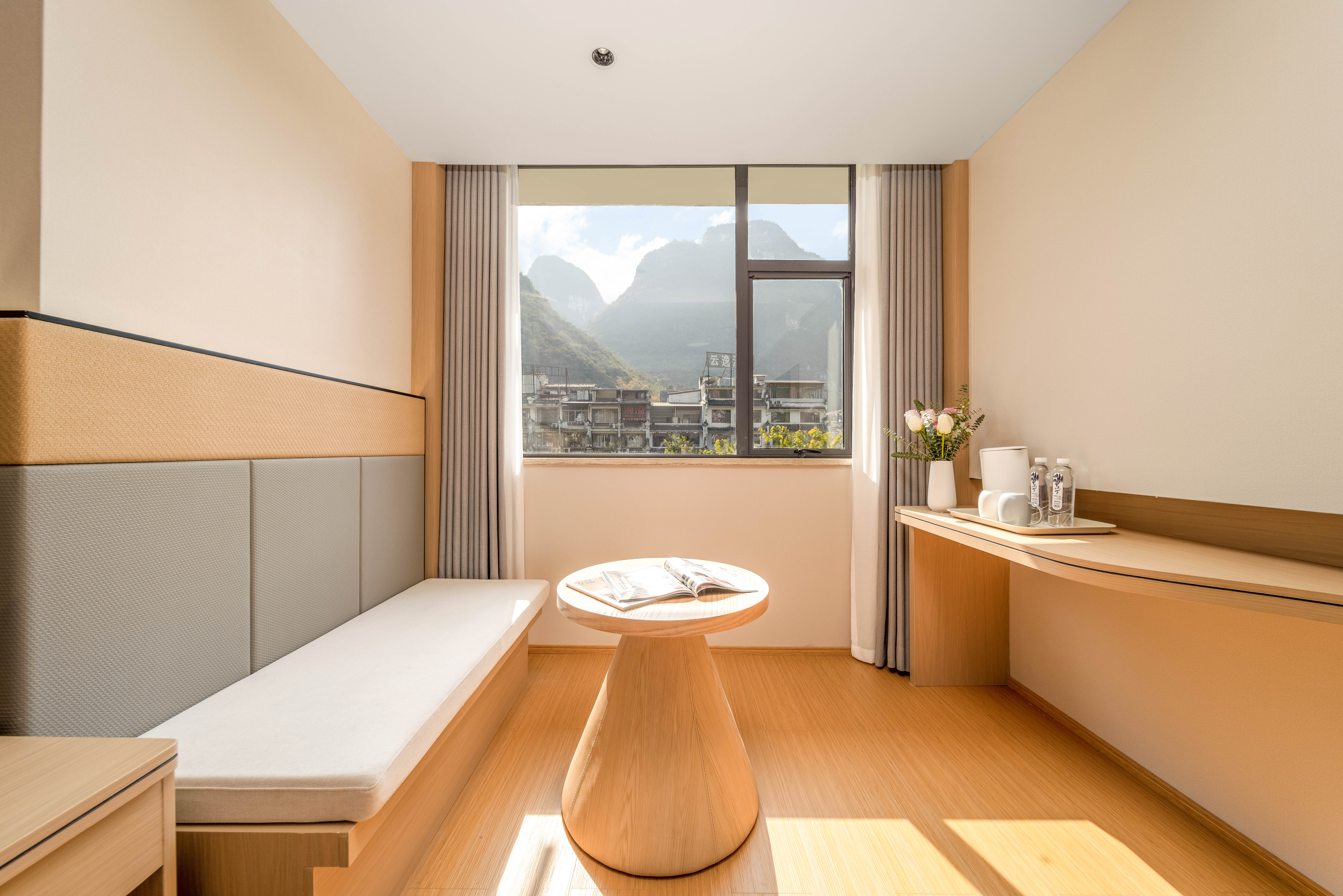 雅致大床房【轻奢办公桌+零压床垫+55寸高清电视】