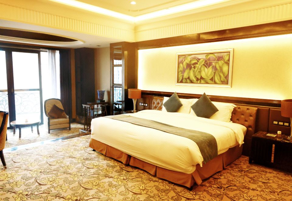 Howard Johnson Agile Plaza ChengduHollywood Super Double Bed Room (180° Scenic View + Private Balcony)