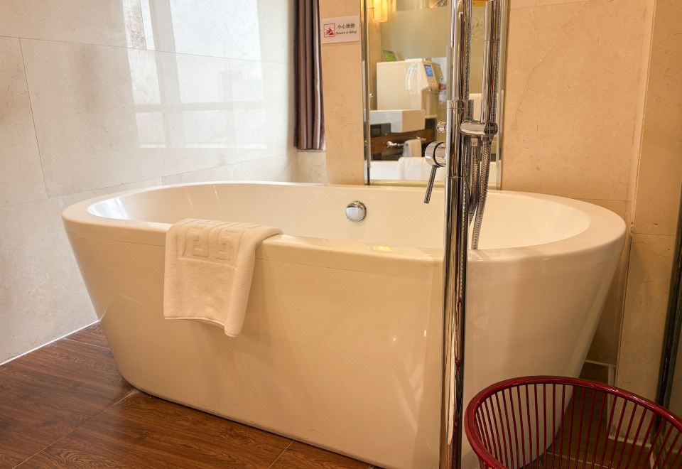 行政榻榻米大床房（榻榻米茶台+舒适床垫）