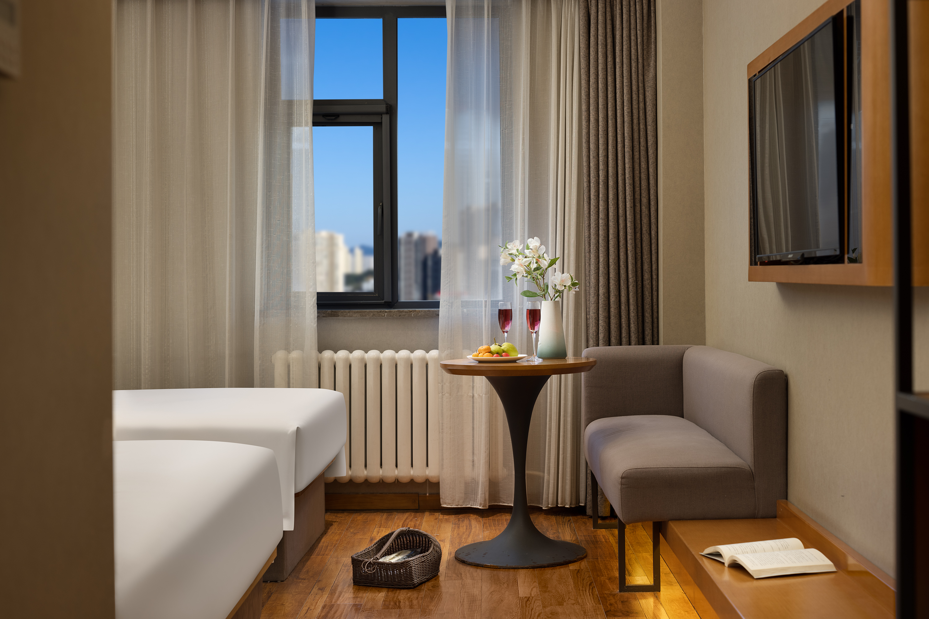 欢乐亲子家庭房（明亮外窗+桌游棋牌+小冰箱）