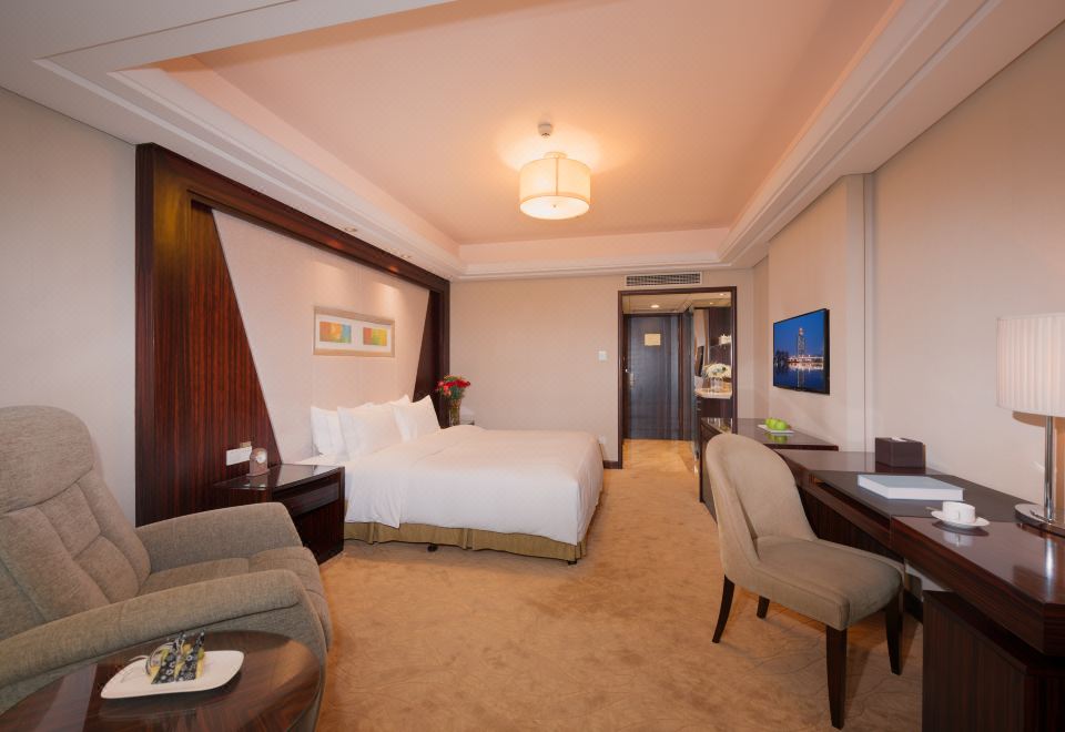 臻选湖景大床房