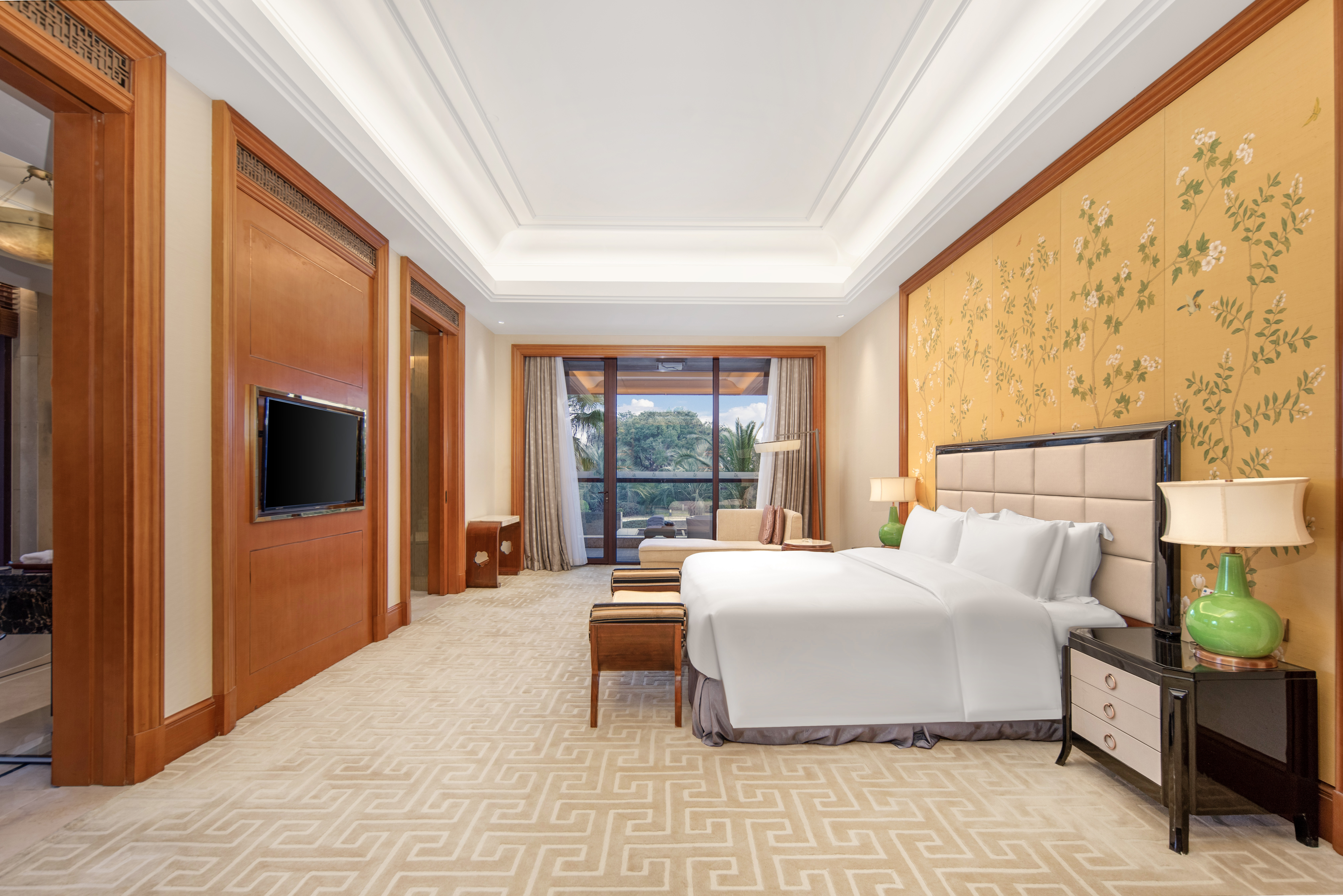 湖景露台温泉家庭套房