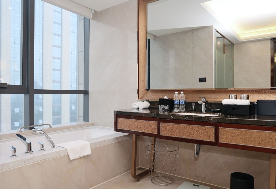 家庭雙床房 【1張超大床+1張小床】