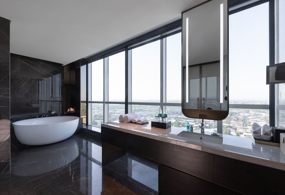 Business Queen Room
