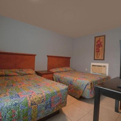 3 Queen Beds Smoking Texana Inn Promo Code