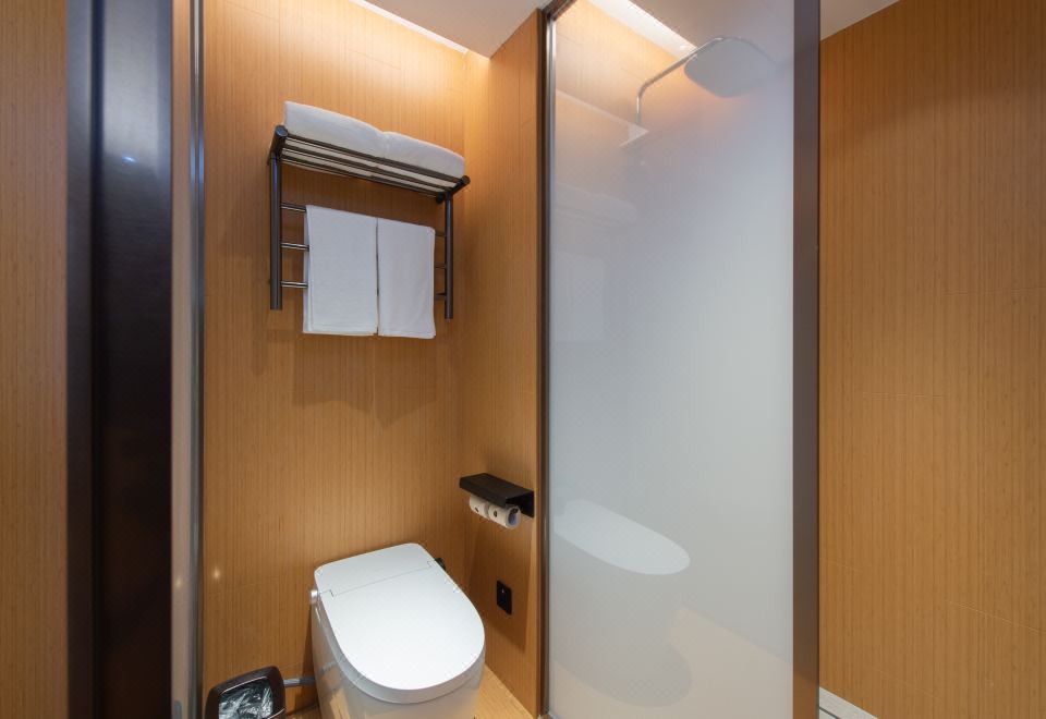 商務大床房（小冰箱+智能馬桶+手機投屏）