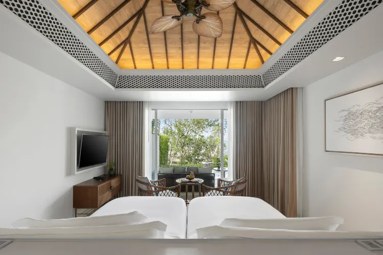Wellbeing Sanctuary Pool Suite Twin