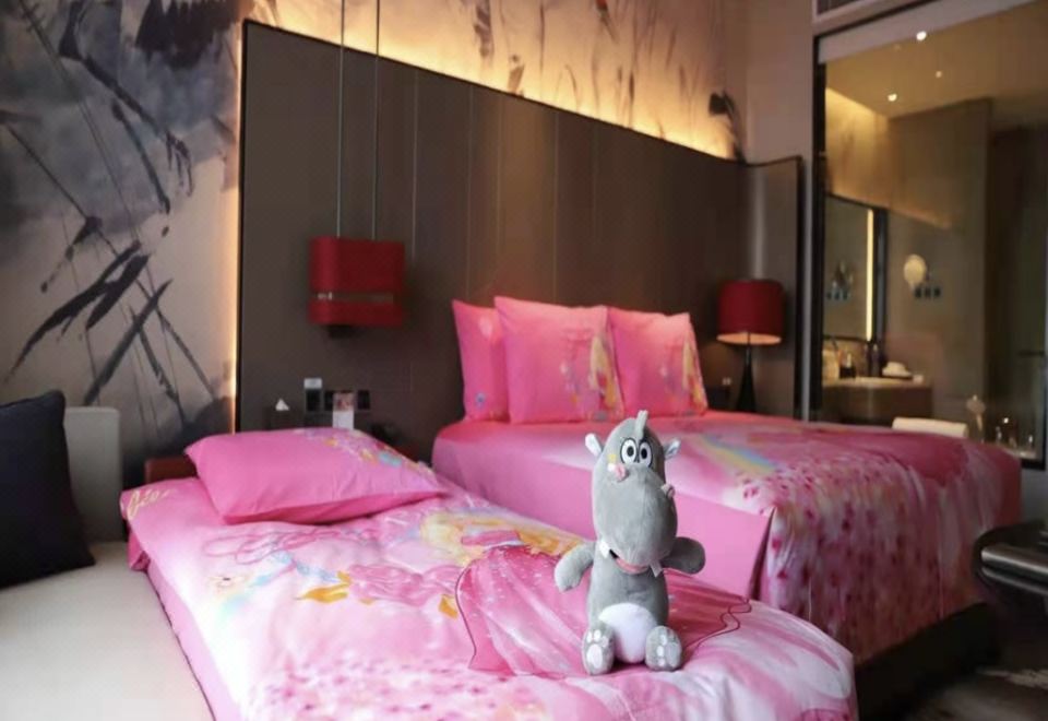 家庭大床房（特大床+卡通主题+迷你小冰箱+双衞生间）