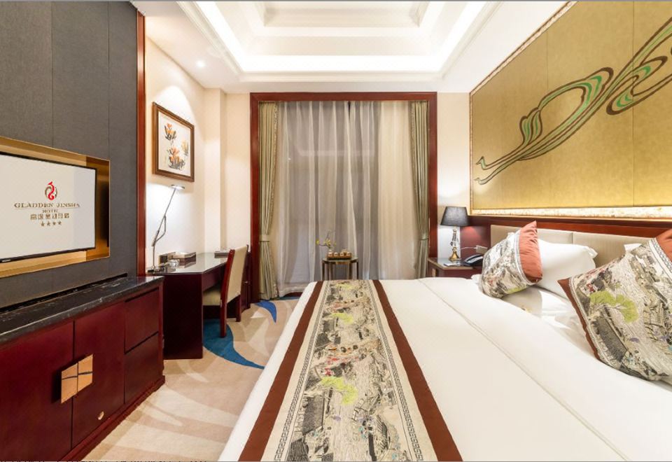 静雅大床房（电脑桌迷你冰箱）